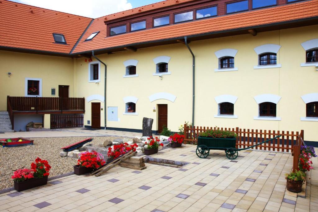 Hotel Pod Sluncem Třebíz Zewnętrze zdjęcie